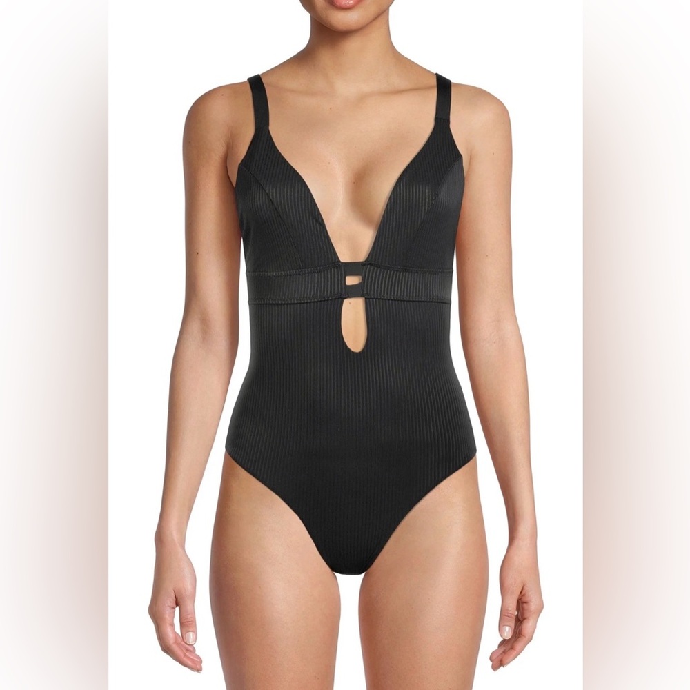 Set (2) Women's Black Swimsuit
YMI SWIMWEAR “M”